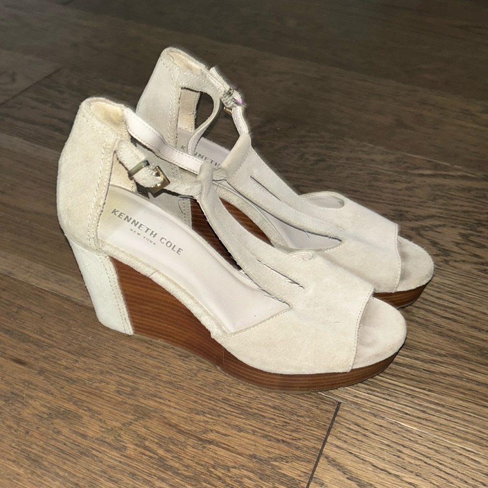 Hardly worn wedges, neutral color